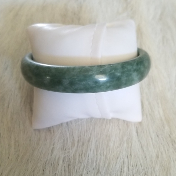 Natural Jade Bangle - Picture 5 of 9
